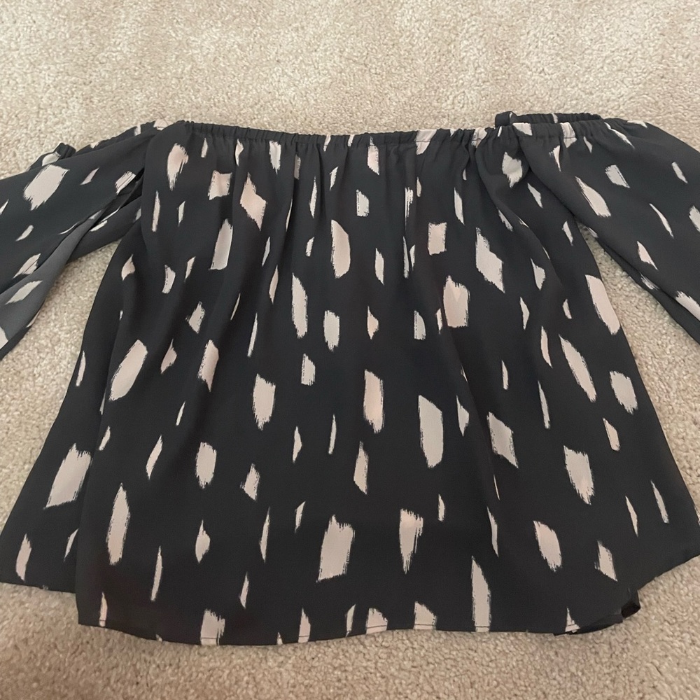 Flowy no strap grey and pink top with open arms